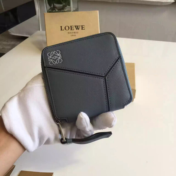 【シンプルなのに存在感抜群♪】ロエベ ミニ財布 LOEWE(ロエベ) 折りたたみ財布(レディース) - 海外通販のBUYMA