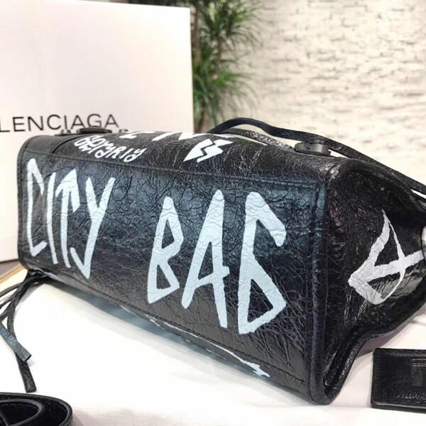 【完売必至】バレンシアガ■エンボスロゴのショルダーバッグ BALENCIAGA》 エンボス ルカゴール XS ショルダーバッグ