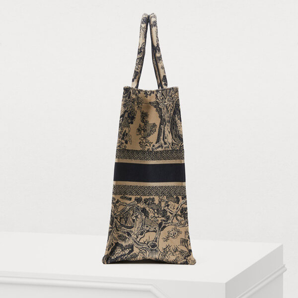 2019人気 ディオールスーパーコピー 刺繍入りキャンバス “DIOR BOOK TOTE”バッグ M1286ZTDT_M928