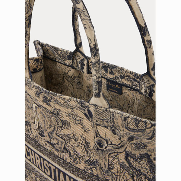 2019人気 ディオールスーパーコピー 刺繍入りキャンバス “DIOR BOOK TOTE”バッグ M1286ZTDT_M928