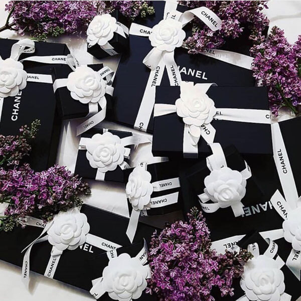 Chanel シフォンストール 黒地 白ロゴ 花柄 Chanel シフォンストール 黒地 白ロゴ 花柄