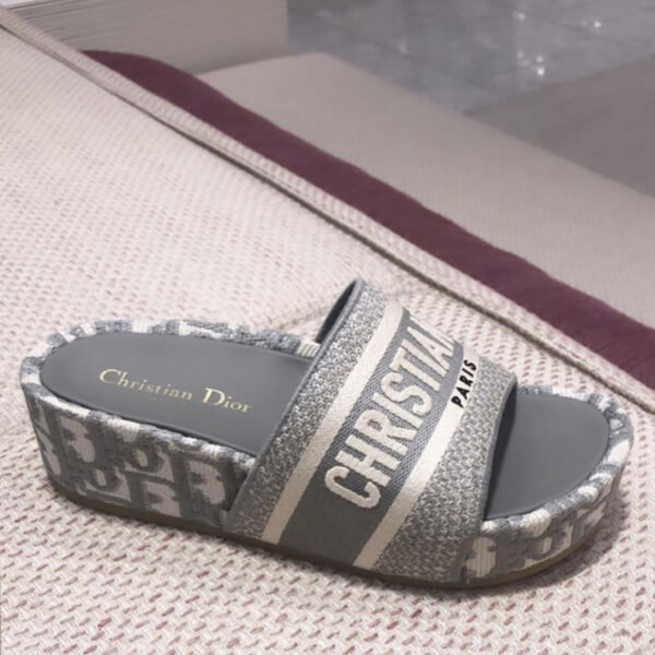 DIOR★DWAY ディオール サンダル 偽物★2020 SS DIOR★DWAY SLIDE IN EMBROIDERED COTTON585OB4