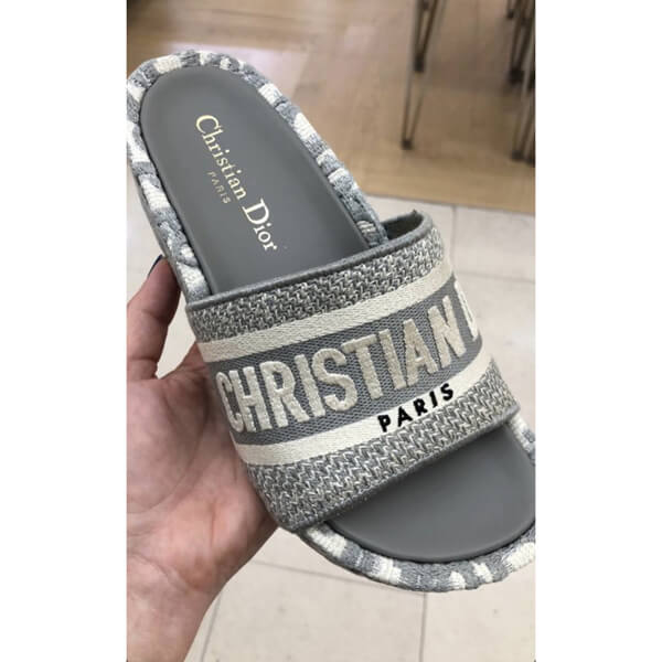 DIOR★DWAY ディオール サンダル 偽物★2020 SS DIOR★DWAY SLIDE IN EMBROIDERED COTTON585OB4