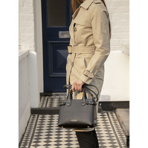【大人気】BURBERRY コピートートバッグ 40237001