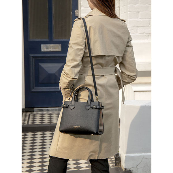 【大人気】BURBERRY コピートートバッグ 40237001