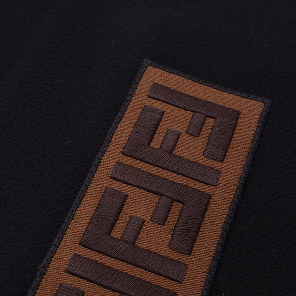人気 FENDI*マフラー FFロゴパッチ ウール ジップ付きポケットWJ02