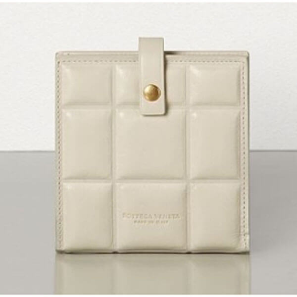 BOTTEGA VENETA コピーミニウォレット 全2色 カーフ パッド付WBV10