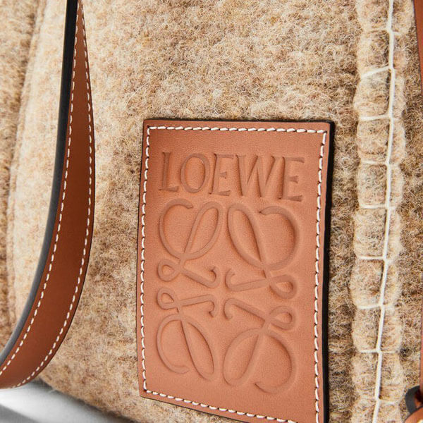 【新作】LOEWE*コピー スモールクッショントートバッグ A612A93X13