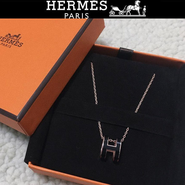 エルメスコピー 憧れの一品を手に入れてお洒落感UP!Pop H pendant BLACK120030