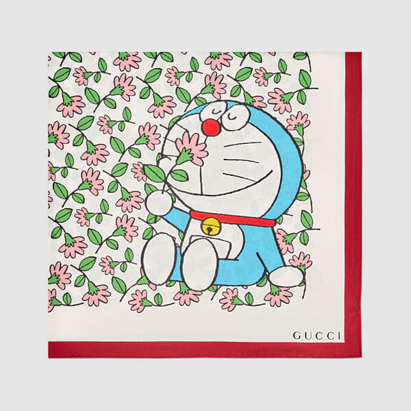 GucciドラえもんxGucci お花畑のドラえもんのシルクスカーフ