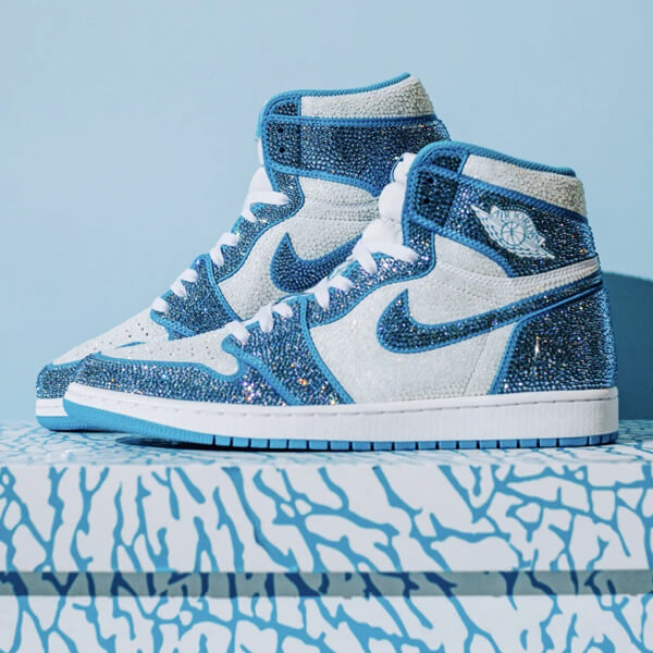 着れるアートby Danlife【Nike】Air Jordan 1 Retro High OG UNC2112510