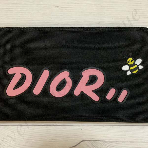 Dior × KAWS BEE ロゴ 長財布 コピー ブラック