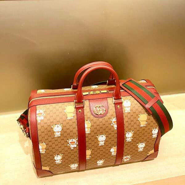 【GUCCI】DORAEMON x GUCCI ミディアム ダッフル バッグ647815 2TJBG 8587