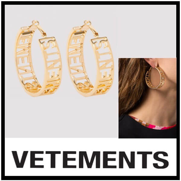 1123【VETEMENTS】偽物ロゴ ゴールド ピアス 21030815