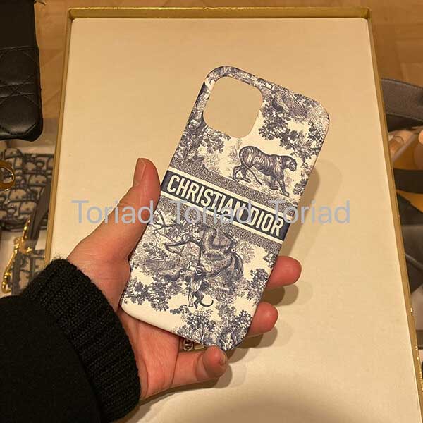 【すぐ届く】DIOR トワル ドゥ ジュイ★iPhone12/12 Pro用ケース S8045VSTJ_M956