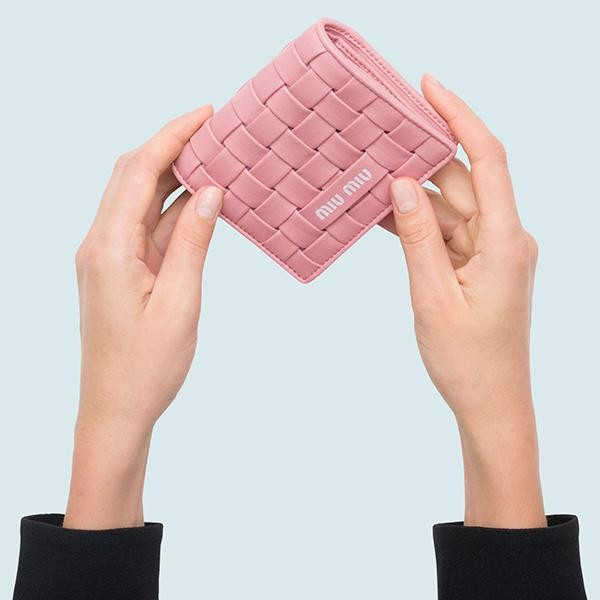 ミュウミュウ コピー♪】編み込みナッパレザー素材☆二折り財布