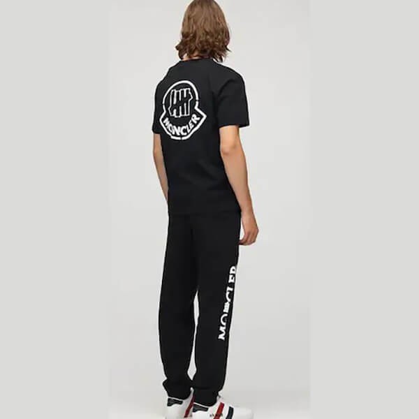 MONCLERGeniusコラボUNDEFEATEDロゴスウェットBlack/L Moncler Genius - 1952 x UNDEFEATED Logo Hoodie | HBX