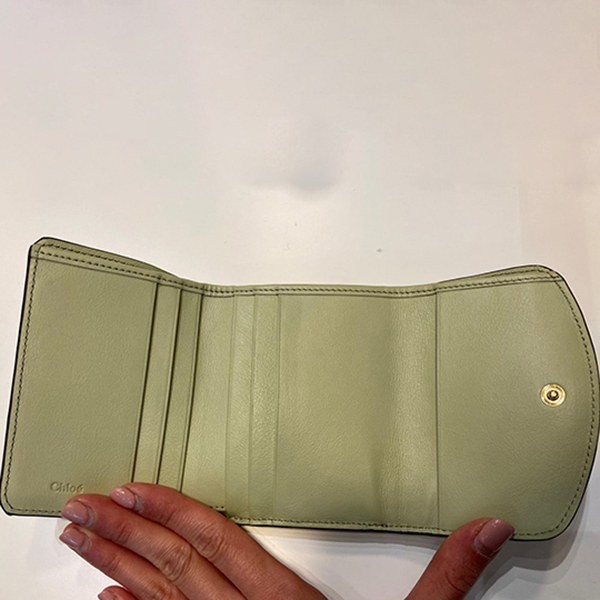 人気 Chloe クロエシー クロコ型押し 三つ折り財布 グリーン 小銭入れ 中古・古着通販】Chloe (クロエ) クロコ型押し3つ折り財布