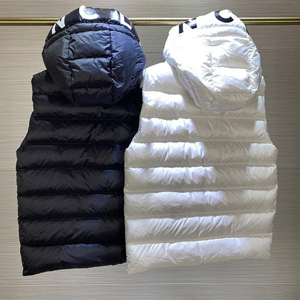 ⭐︎モンクレール⭐︎ベスト⭐︎104センチ 再値下げ⭐︎モンクレール⭐︎ベスト⭐︎104センチ