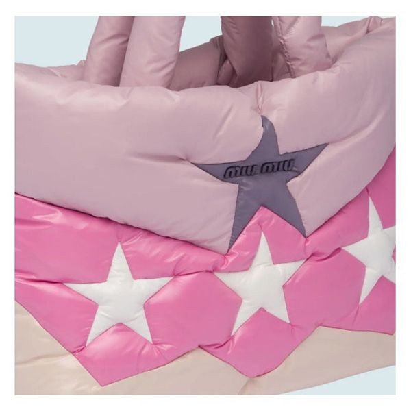 日本未入荷】ミュウミュウ ☆ キルティングナイロントートバッグ 日本未入荷】ミュウミュウ ☆ キルティングナイロントートバッグ