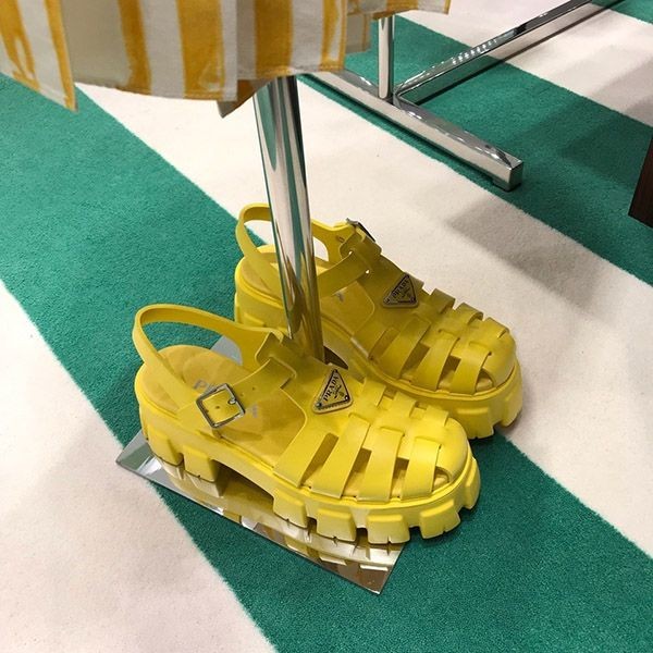 【入手困難♪】PRADA プラダ ラバー 厚底 サンダル モノリス 大人気】PRADA◇モノリス ラバー 厚底 グルカサンダル ロゴ付
