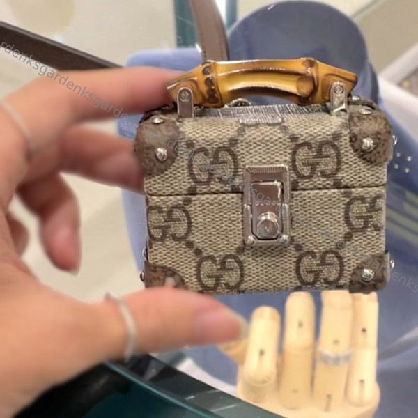 美品 GUCCI グッチ バンブー AirPods Pro ケース ショルダー 美品 GUCCI グッチ バンブー AirPods Pro ケース ショルダー