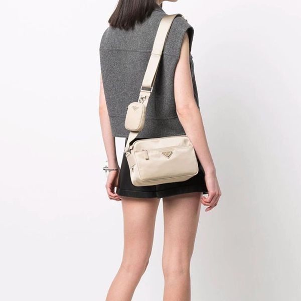 プラダ Re-Nylon ショルダーストラップ付き ベビーバッグ PRADA プラダ Re-Nylon xブラッシュドレザー ショルダーバッグ