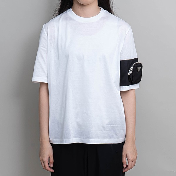 PRADA☆トライアングルロゴパッチ ホワイトコットン半袖 Tシャツ PRADA (プラダ) コットン トライアングルモチーフ クルーネック