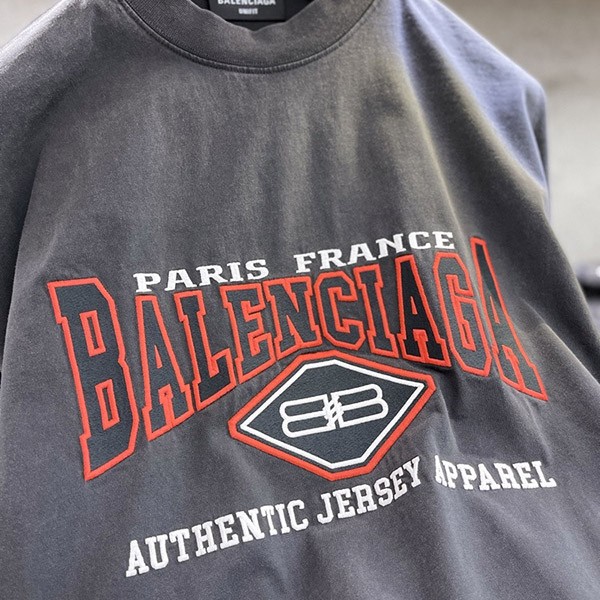 関税負担なし☆BALENCIAGA バレンシアガ ロゴTシャツ 関税負担なし☆BALENCIAGA バレンシアガ ロゴTシャツ