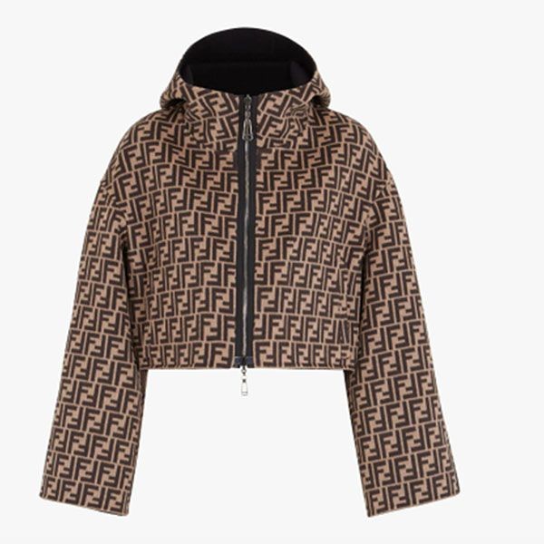美品 FENDI フェンディ ジャケット ブルゾン エンボスロゴ ブラック 黒 美品 FENDI フェンディ ジャケット ブルゾン エンボスロゴ ブラック 黒