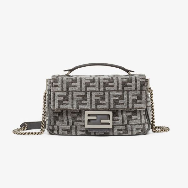 累積売上総額第１位【FENDI】バゲット チェーン スモール フェンディ☆バゲット チェーン ミディバッグ 偽物 FFモチーフ 2