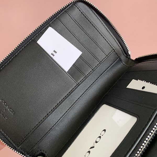 【COACH x スヌーピー】●レア！●機能的でコンパクトなお財布 COACH x スヌーピー】○完売レア♪○PEANUTS お財布 スナップ