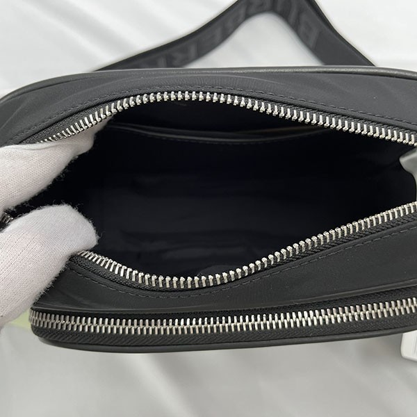 ☆送料・関税込☆BURBERRY★ロゴプリント クロスボディバッグ★ お洒落☆】バーバリー ロゴプリント クロスボディバッグ コピー