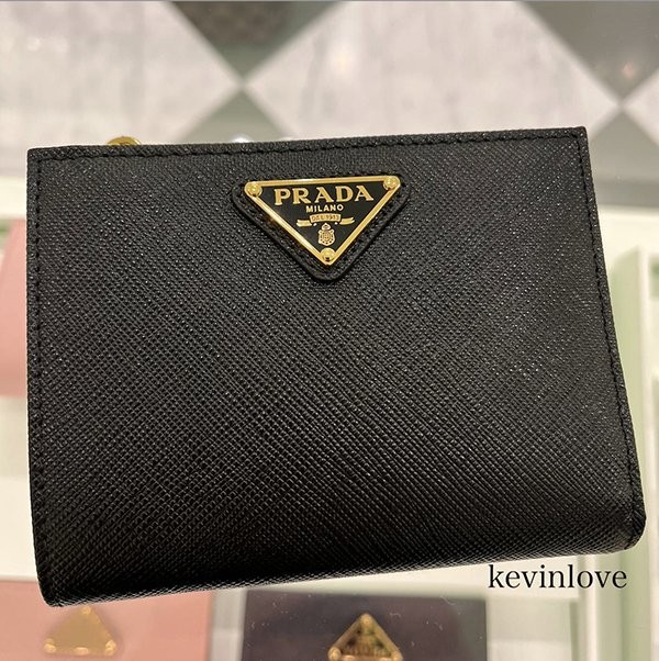【直営店買付】プラダ☆ウォレット1ML050_QHH 直営店！PRADA SAFFIANOトライアングル ミニWallet 1ML050_QHH