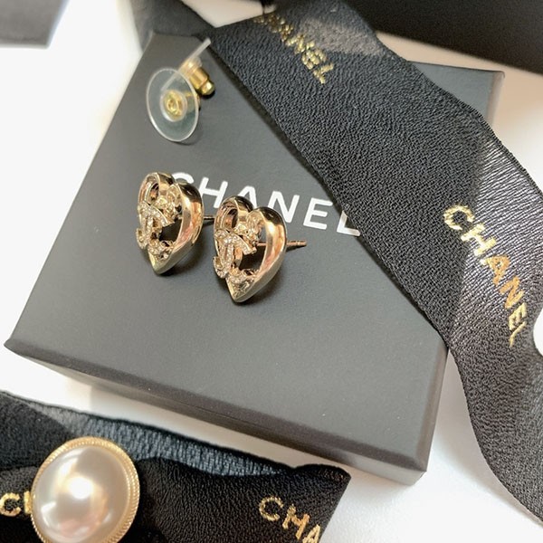シャネル　ハート　ピアス　キラキラ輝く キラキラハート&CCが耳元輝く☆CHANEL】ハート ピアス