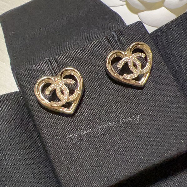 シャネル　ハート　ピアス　キラキラ輝く キラキラハート&CCが耳元輝く☆CHANEL】ハート ピアス