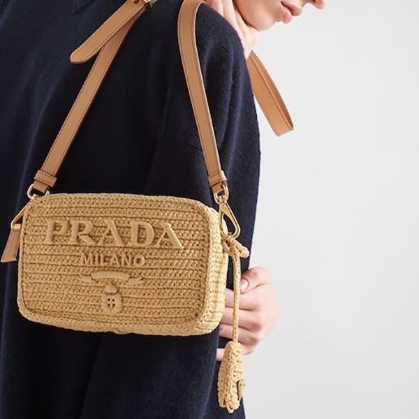 話題 PRADA◆ラフィア クロシェ編み ミニショルダーバッグ ロゴ 人気アイコン!即発送【プラダ】ロゴディテール 偽物ラフィア