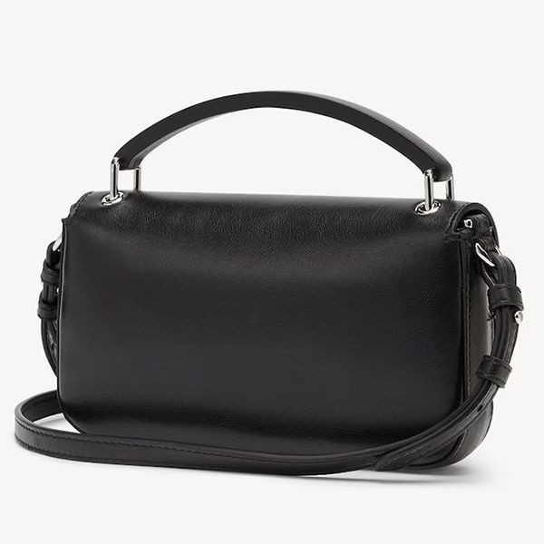フェンディ by MARC JACOBS バゲット フォンポーチ バッグ 偽物 フェンディ by MARC JACOBS バゲット フォンポーチ バッグ 偽物