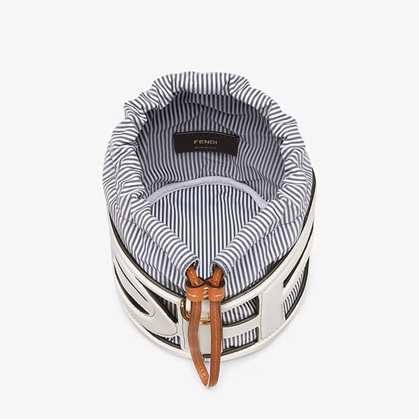 アウトレット【FENDI】ステップアウト ナノ バケットバッグ フェンディ ステップアウト スモール バケットバッグ 偽物 3色