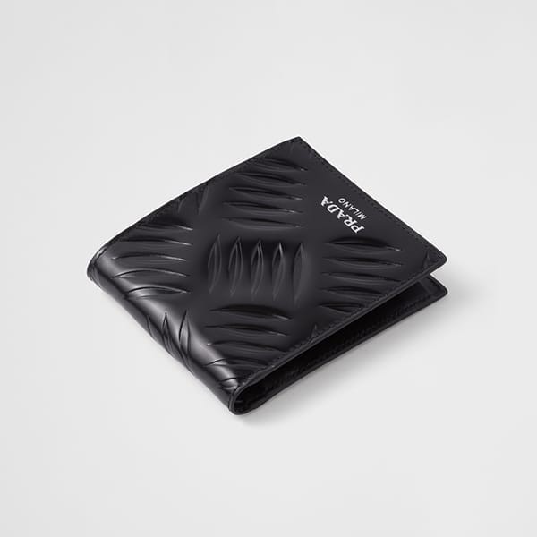 プラダ 偽物 ブラッシュドレザー 財布 二つ折り ロゴ入り 2色