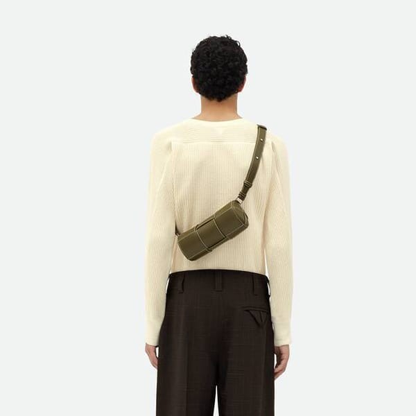 BOTTEGA VENETA 人気☆ スモール カネット☆ クロスボディバッグ BOTTEGA VENETA 人気◇ スモール カネット☆ クロスボディバッグ