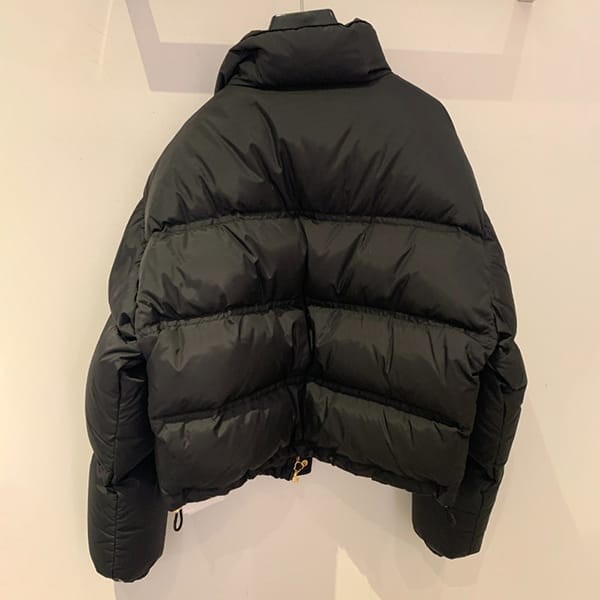 軽量ナイロン【CELINE】トリオンフ クロップド ダウンジャケット ☆Celine☆クロップド トリオンフダウンジャケット/軽量ナイロン