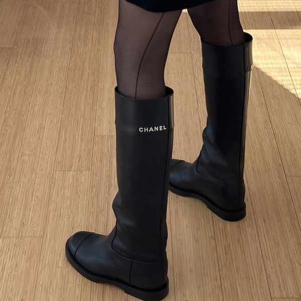 シャネル ロングブーツ 偽物【サイドのロゴがアクセント♪】cc11114 シャネル ロングブーツ 偽物【サイドのロゴがアクセント♪】cc11114