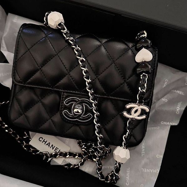 華やか満点♡【CHANEL】ミニフラップバッグ CHANEL - シャネルchanel ミニフラップ ショルダーバック パール