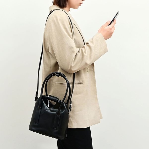 MM6 MAISON MARGIELA ★ ロゴ ハンドバッグ / 3色 楽天市場】MM6 エムエムシックス メゾンマルジェラ ハンドバッグ