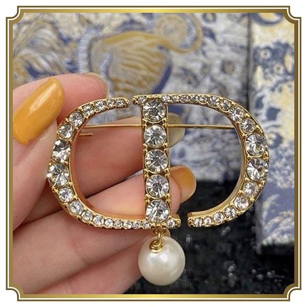 【Dior】Petit CD ブローチ Petit CD Brooch Gold-Finish Metal with a White Resin Pearl