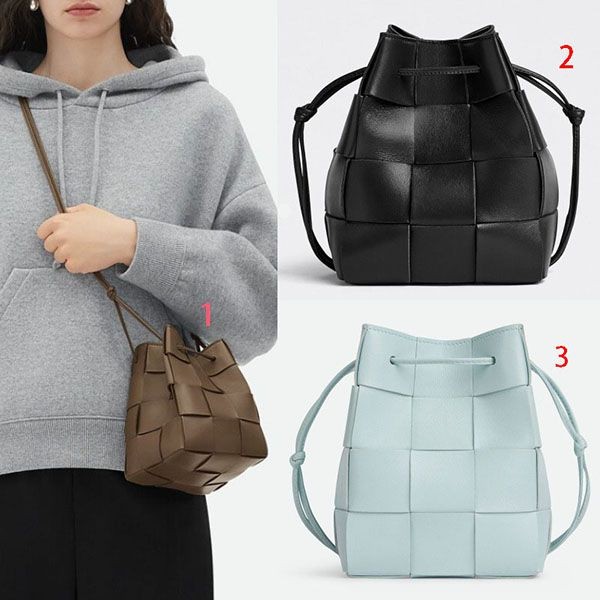関税込★BottegaVenata★カセット バケットバッグ 上品シルバー シルバー（銀色）系 BOTTEGA VENETA CASSETTE(ボッテガヴェネタ