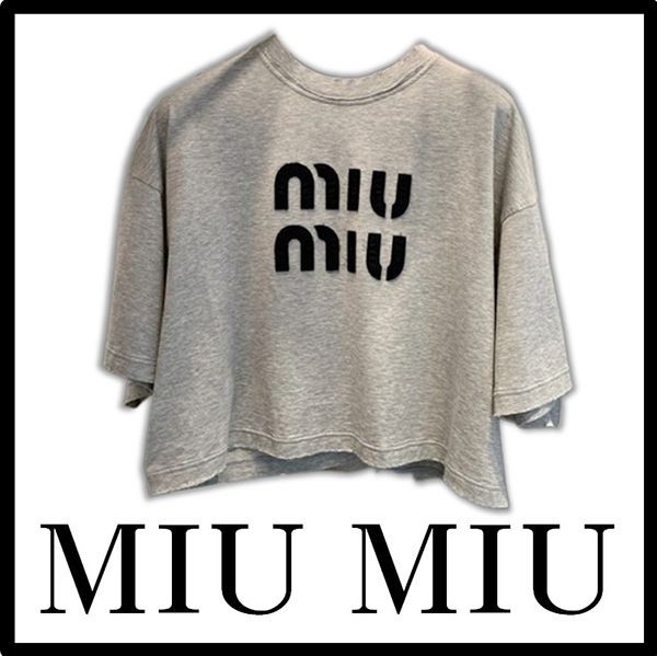 新品未使用⭐︎miumiuロゴTシャツ Miu Miu ロゴプリント Tシャツ sサイズ - メルカリ