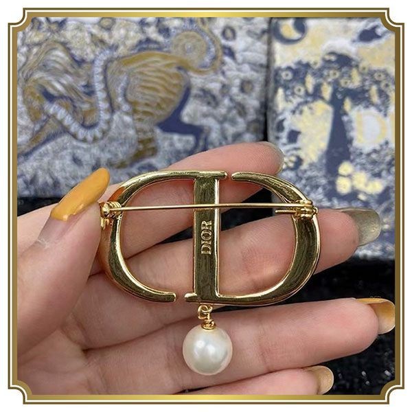 【K】Dior Petit CD ブローチ ゴールド K様専用】Dior Petit CD ブローチ ゴールド - メルカリ