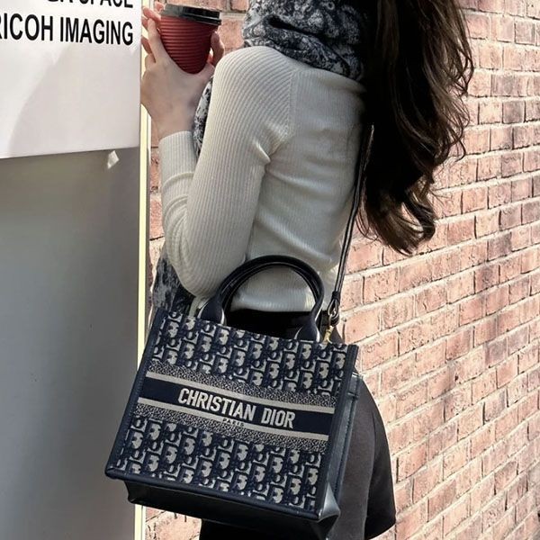 ブティック】ディオール BOOK TOTE バッグ 偽物 スモール